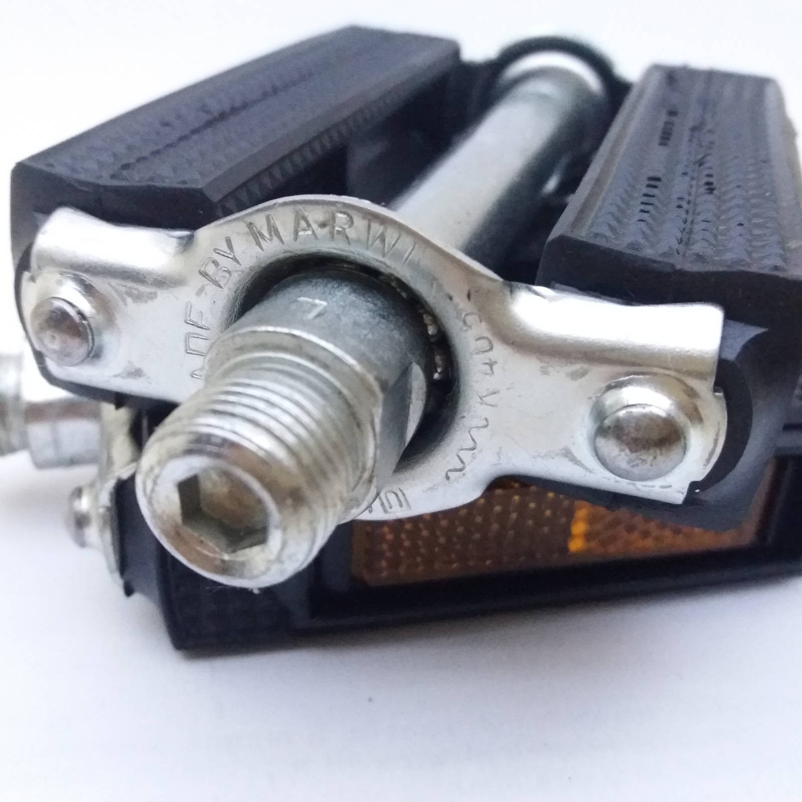 Union R Classic Block Bicycle Pedals with metal housing 9/16 thread