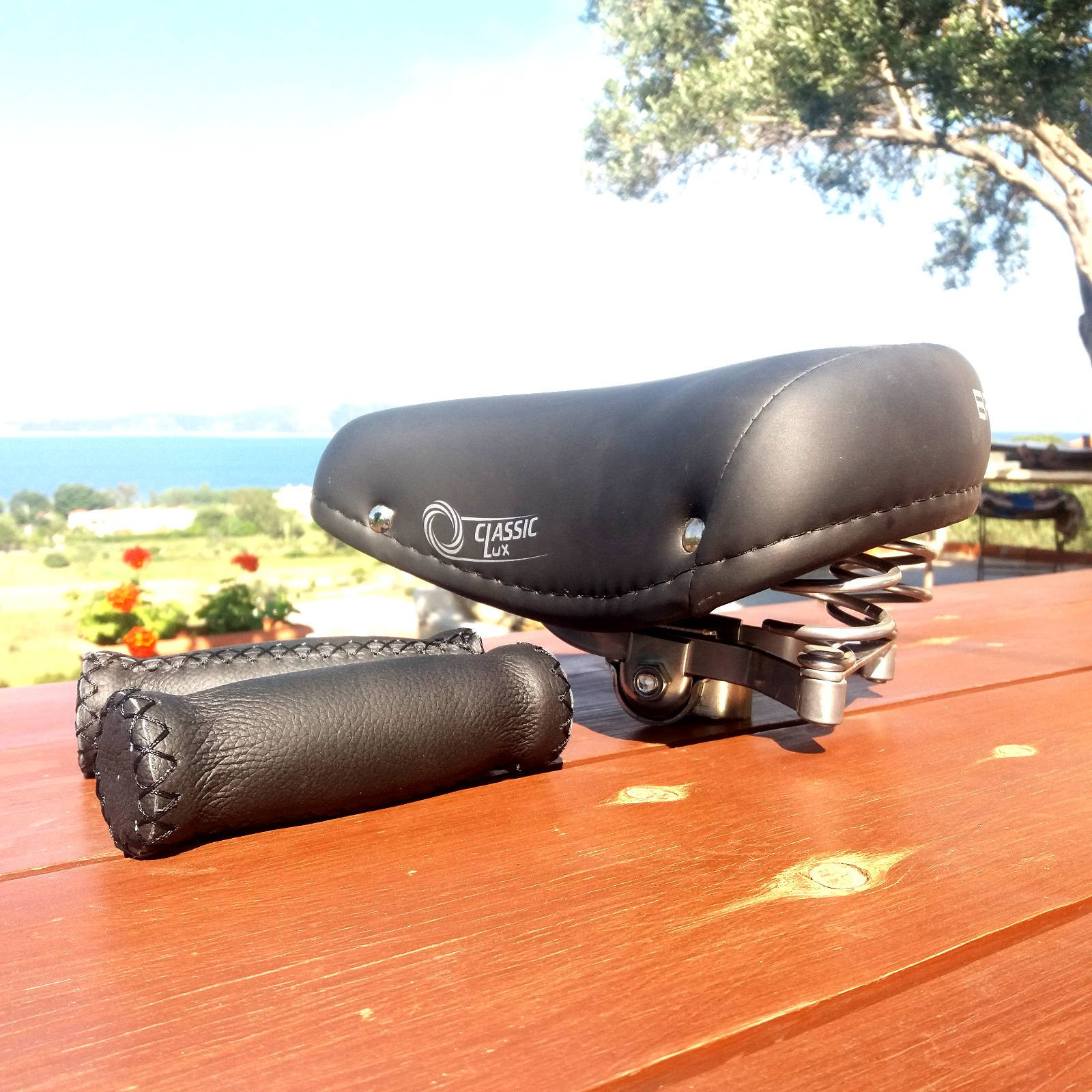 Bundle of Bicycle Classic Coil Spring saddle and real leather handlebar